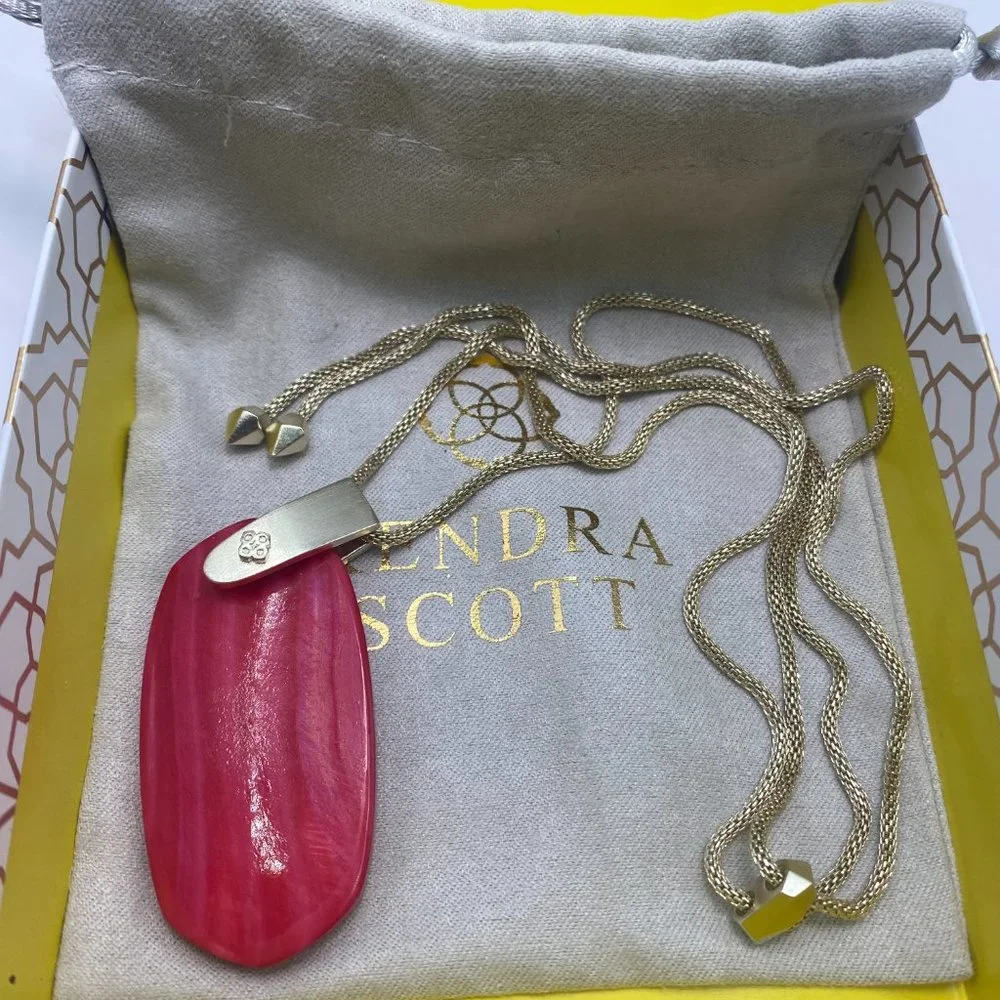 NIB Kendra Scott Inez Rose Gold Long Pendant Necklace in Maroon Jade